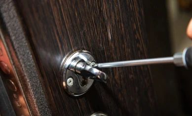 man-repairs-door-lock-closeup-260nw-1536631358.jpg